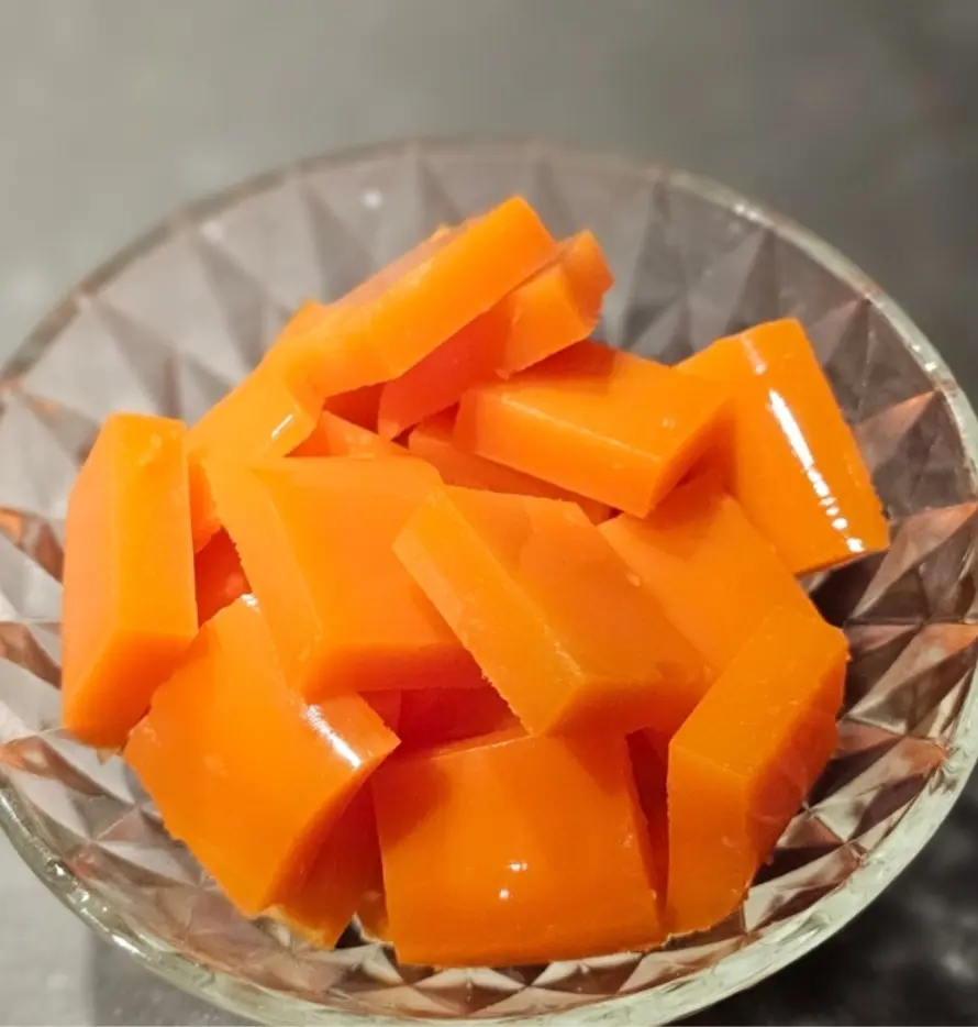Karotten-Orangen Kollagen Fruchtwürfel, fest und schnittfähig, selbstgemachter zuckerfreier Snack